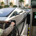 Como comprar o carro de R$ 1,5 milhão da Tesla?