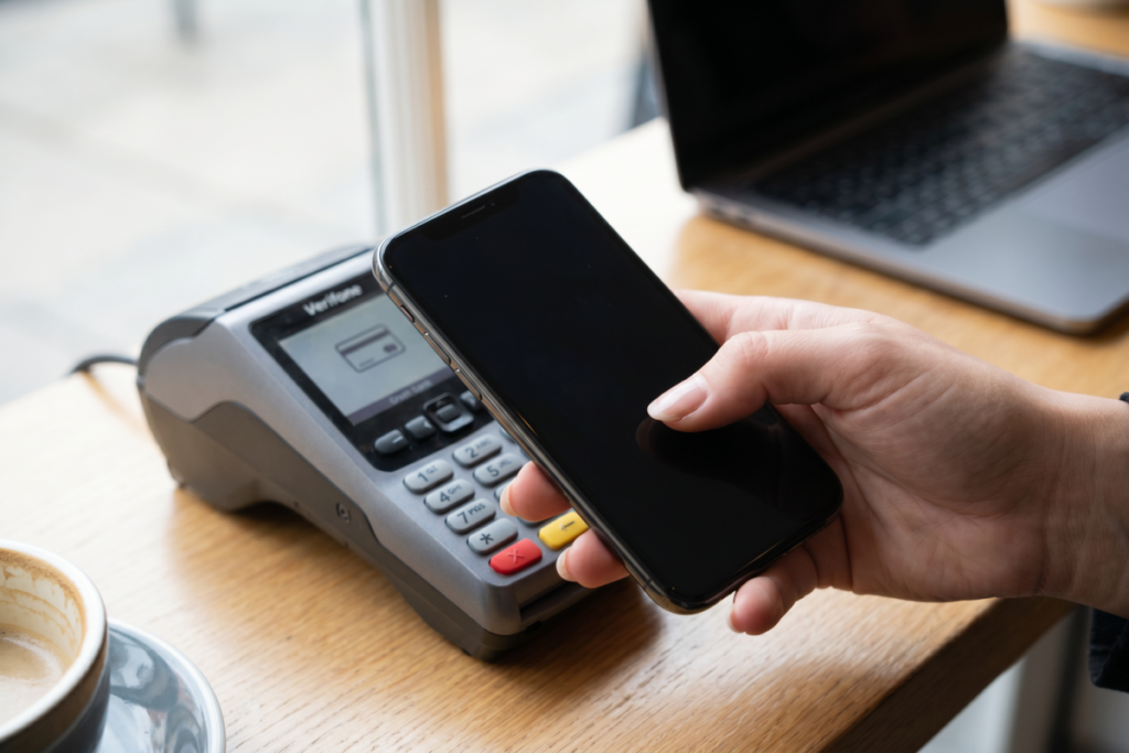 Leia mais sobre o artigo Vulnerabilidade no Apple Pay permite cobranças com iPhone bloqueado